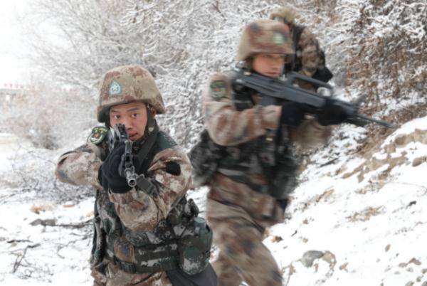 十月鹰飞手游攻略：翱翔天际的王者之路