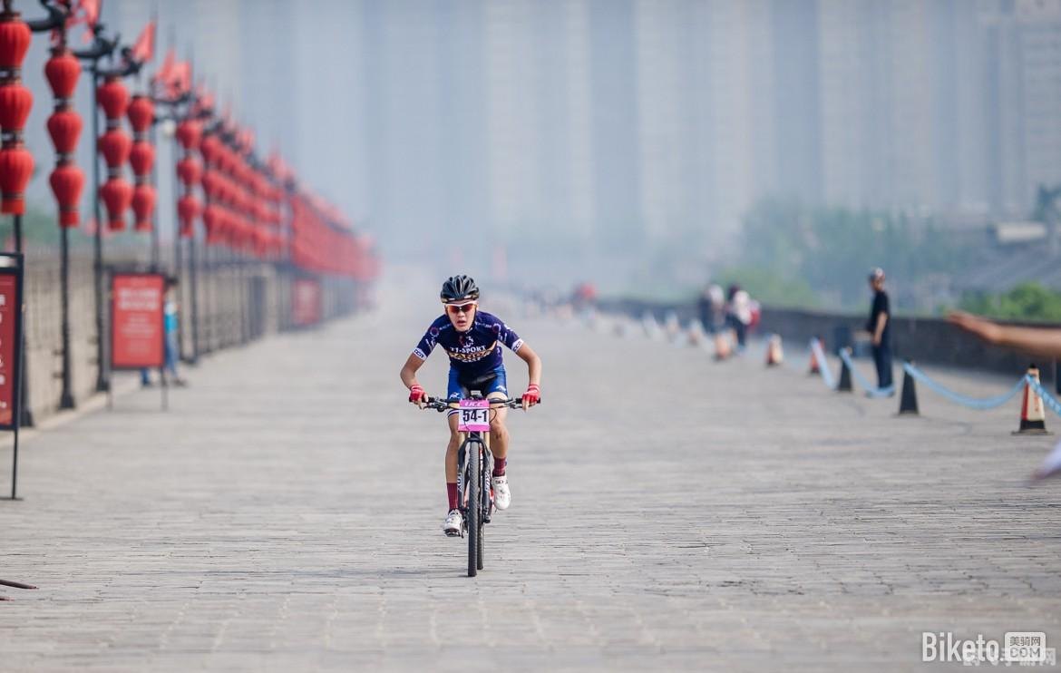主驾驶游戏,主驾驶游戏手游攻略：驾驶技巧与赛道称王秘诀