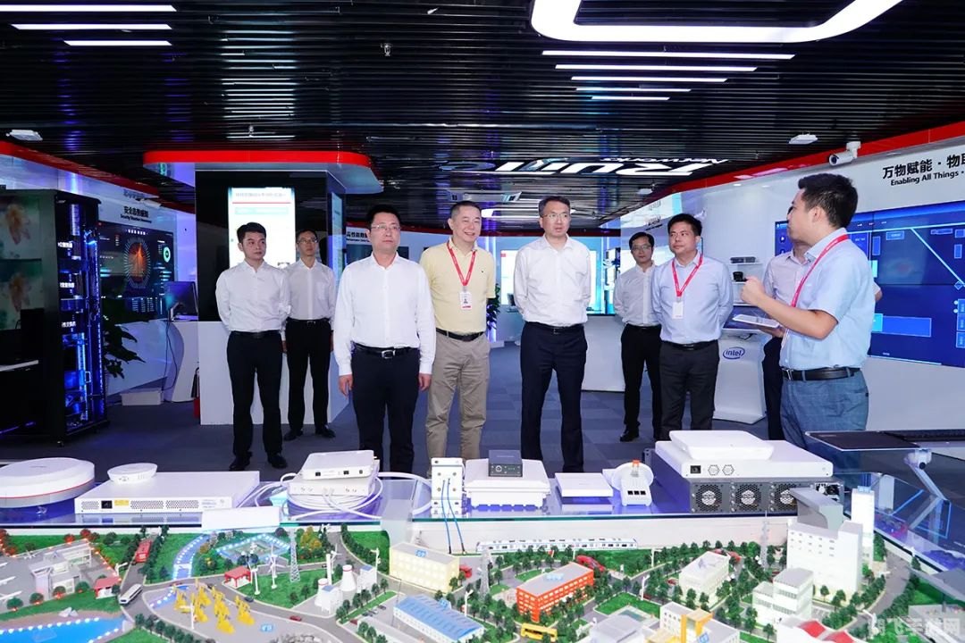 lol体验服,LOL体验服:探索未知,掌握先机——手游玩法与攻略指南