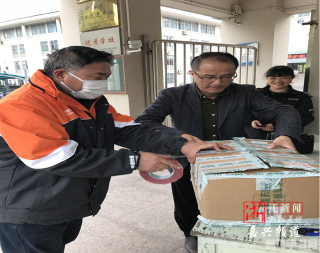 决战黑水镇:生存与挑战的终极对决