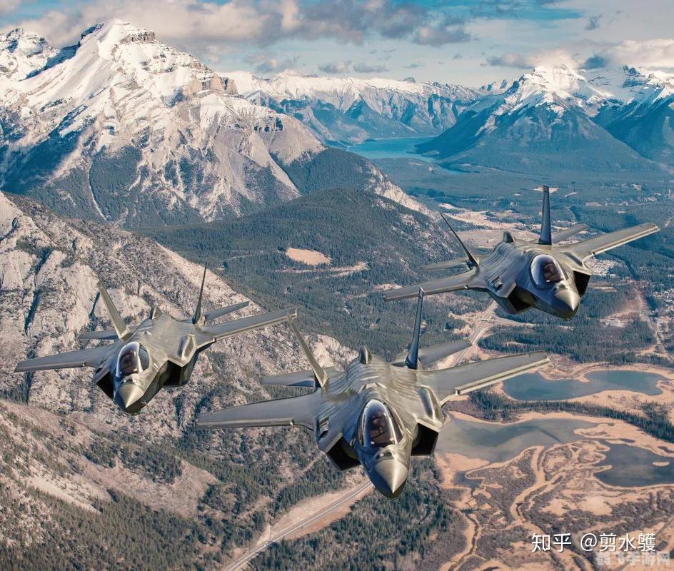 Emoji双发造型揭秘：探索游戏角色新风尚