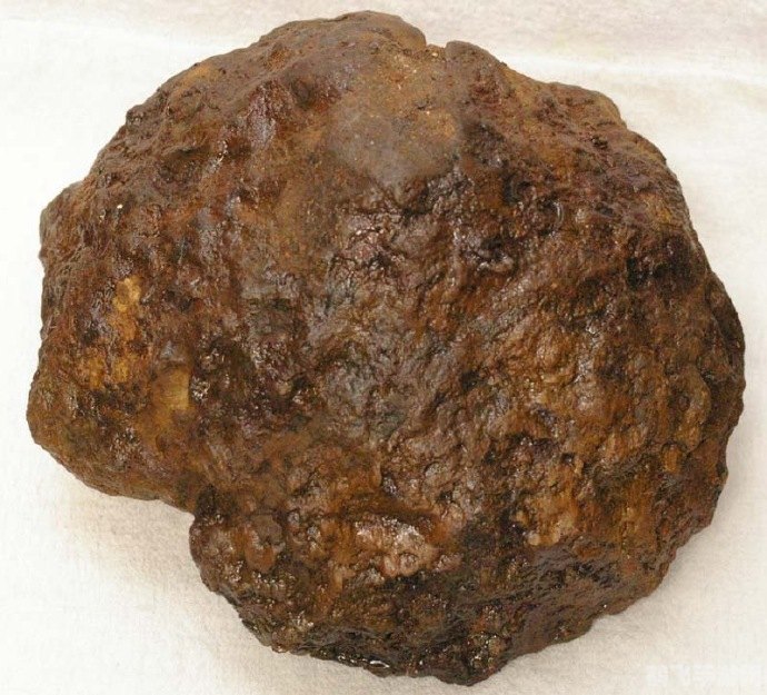 探秘第二型橄榄石：游戏中的珍稀宝石与实战应用