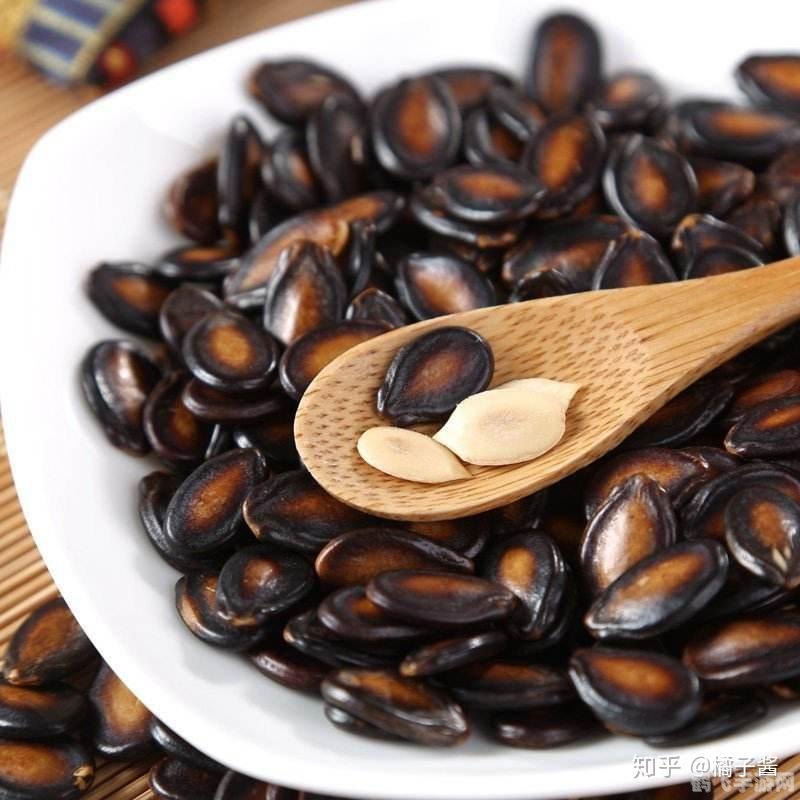 探秘零食西瓜子：游戏中的趣味小吃大解析