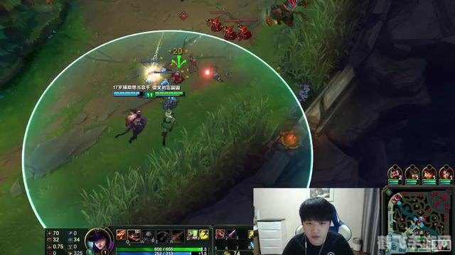 英雄联盟传奇时刻,微笑EZ残血演绎极限三杀
在电子竞技的世界里,总有些令人难以忘怀的精彩瞬间,而今天我们要回顾的,正是英雄联盟中一段传奇的操作——微笑选手使用的伊泽瑞尔(EZ)在残血状态下完成的极限