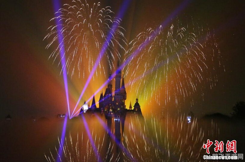 迪士尼烟花背景图,迪士尼