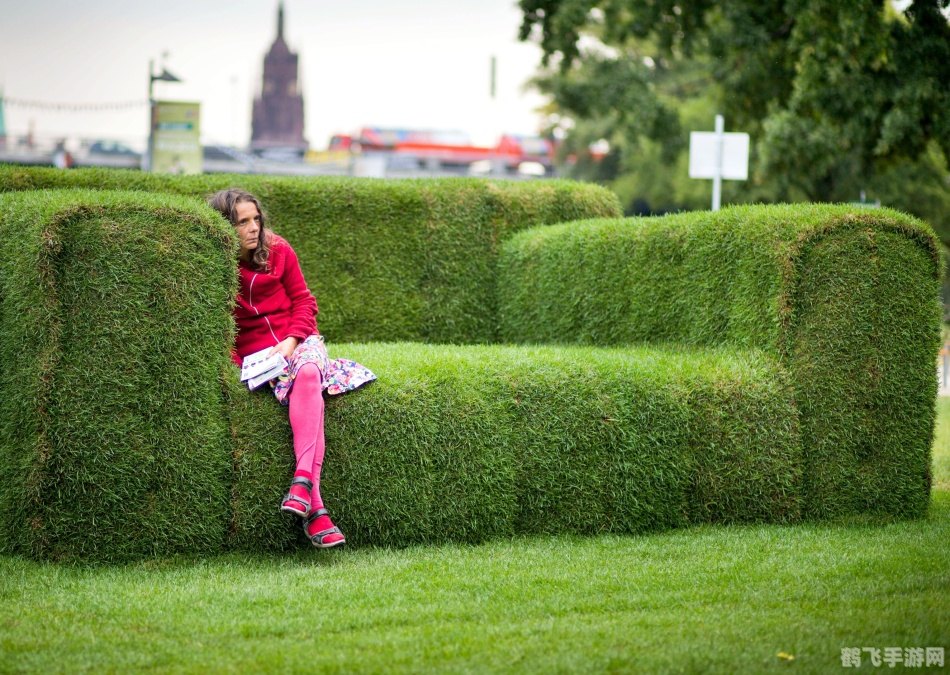 割草时闻到的青草气味,割草时飘来的清香，探索游戏中的青草世界