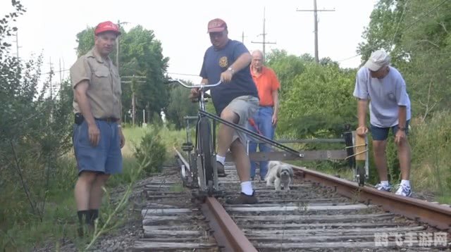 铁轨和火车哪个先发明出来,铁轨