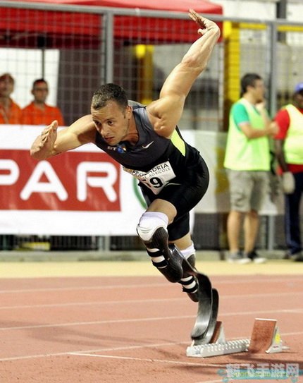 刀锋战士跑步时穿的是什么,揭秘刀锋战士跑步装备大解析,运动假肢引领风潮!