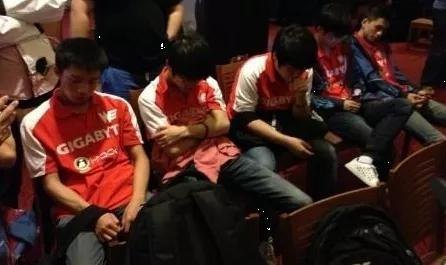 WE与CLG.EU激战S2总决赛,第三场对决回顾与战术解析