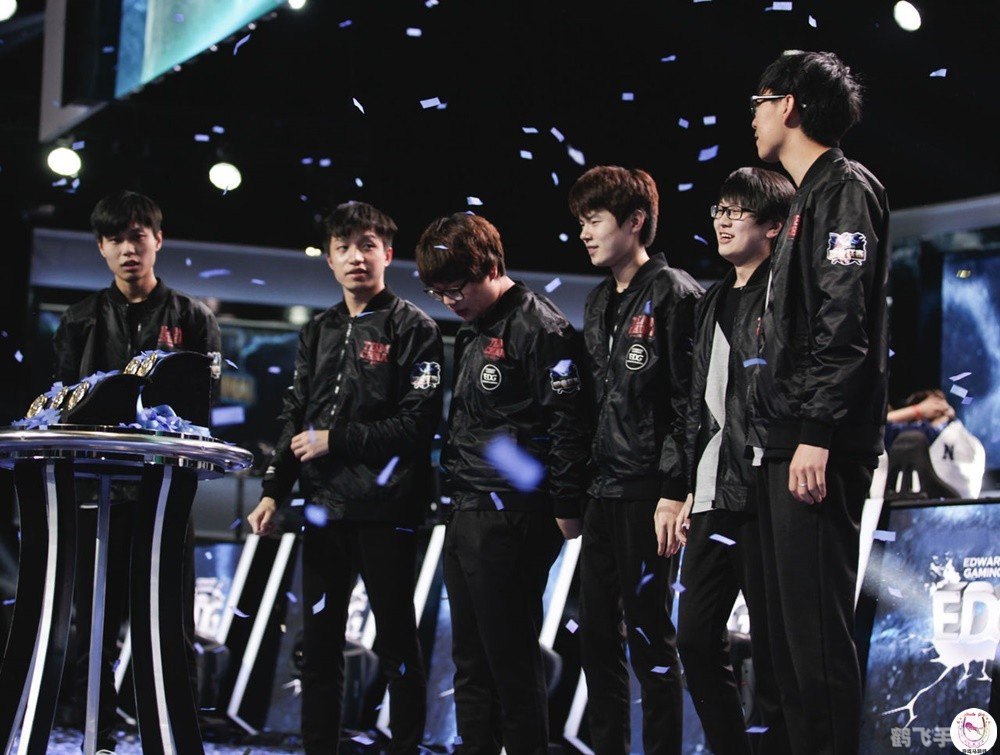 EDG战队为何能容纳三名韩国选手?揭秘跨国电竞策略与手游玩法攻略