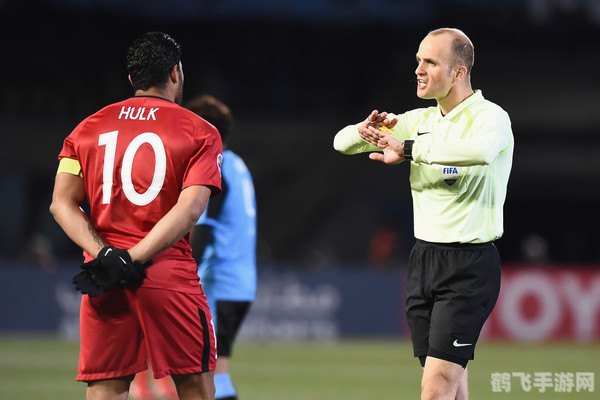 足球主裁判的权威,能否自我罚下成焦点