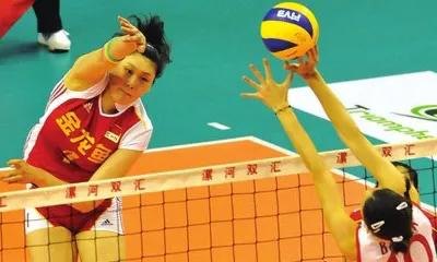 排球比赛中可以用脚踢吗,排球高手秘籍,用脚踢球在排球比赛中的策略运用