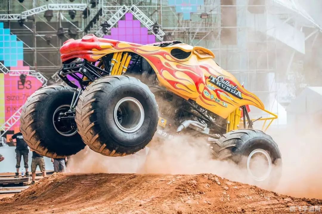 疯狂大脚车,疯狂大脚车越野狂飙,挑战极限驾驶!