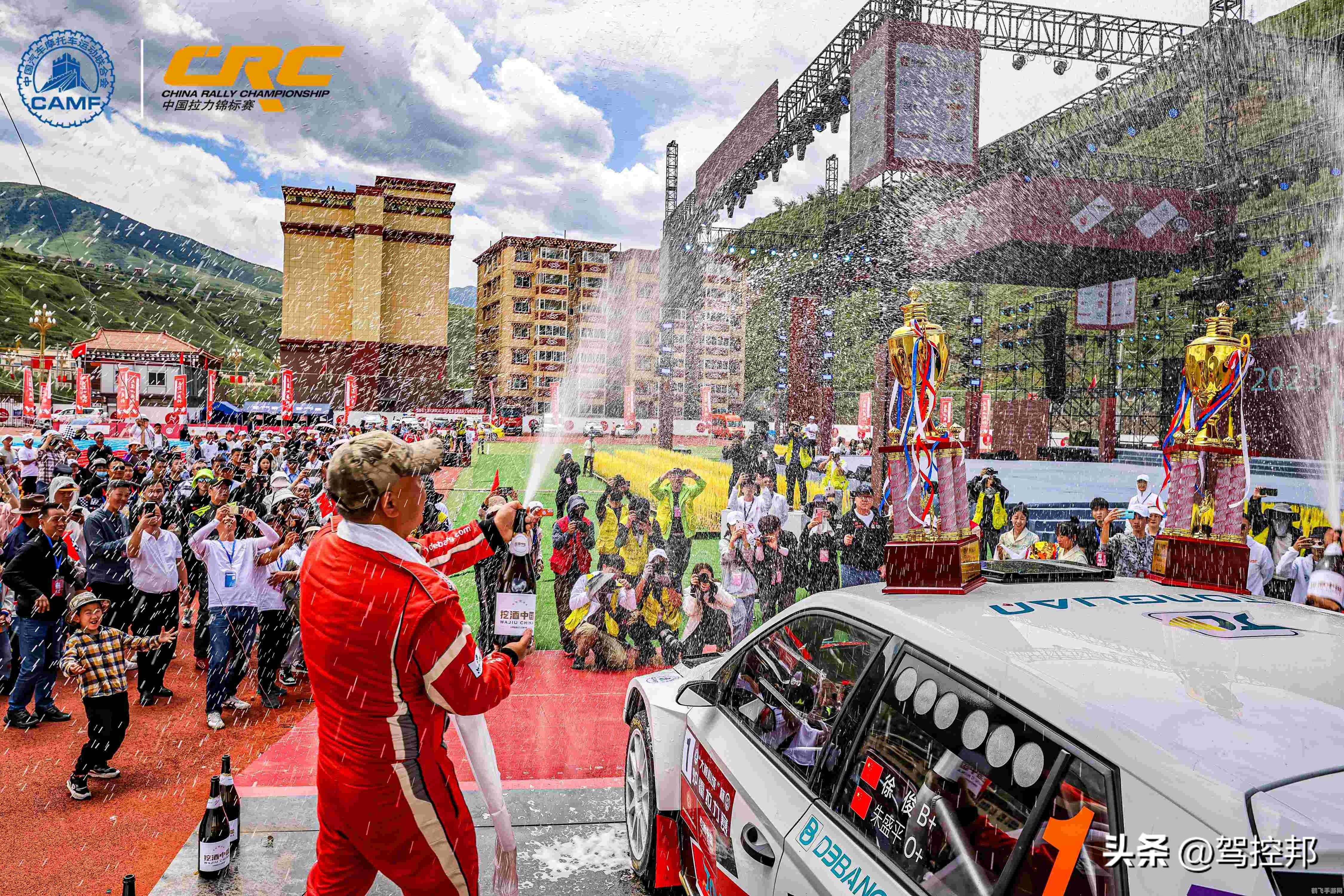 疯狂的赛车2极速驰骋，挑战极限速度！