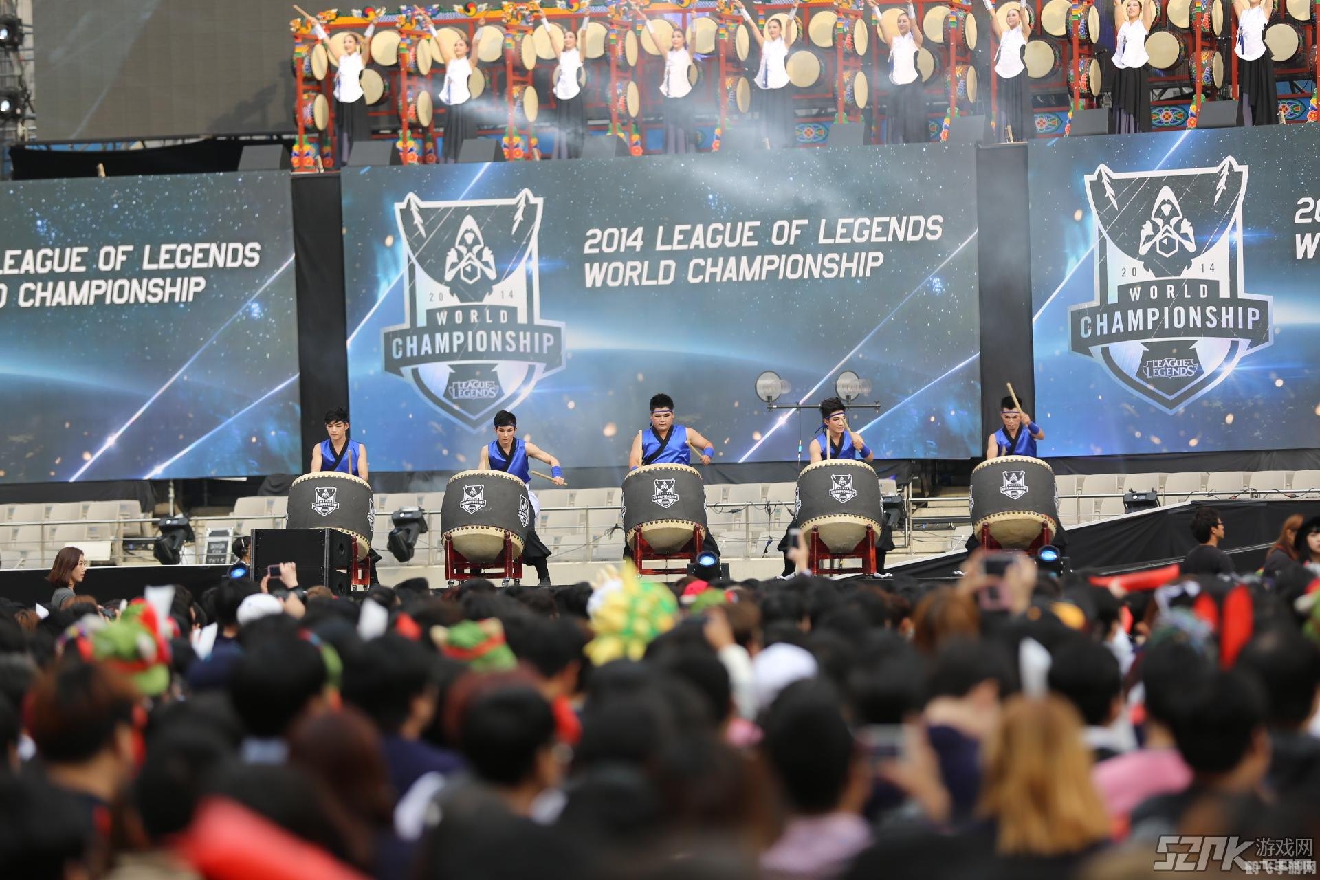 S4世界总决赛盛况空前，全球电竞爱好者热血沸腾