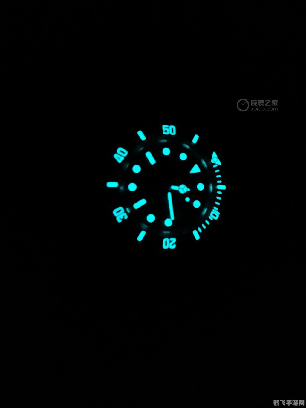 夜光时钟屏保，炫酷屏保与实用功能的完美结合