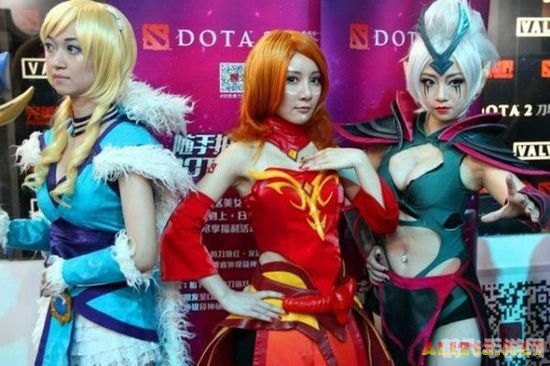 林采缇Cosplay大赏与手游攻略，成为游戏中的COS大师