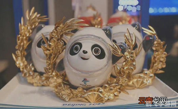 金色冰墩墩装饰花环,金色冰墩墩装饰花环,打造独特游戏角色风采