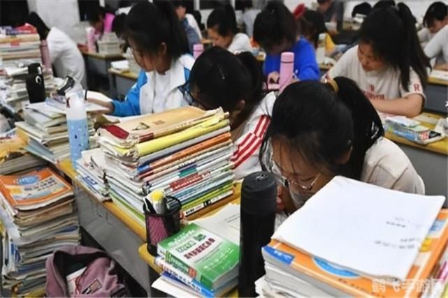 僵尸突击2,僵尸突击2手游攻略,生存之道与僵尸战斗秘籍