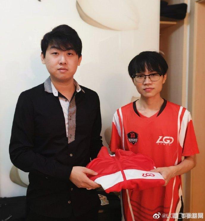 重磅新闻电竞巨星west正式加盟LGD战队，未来可期！
