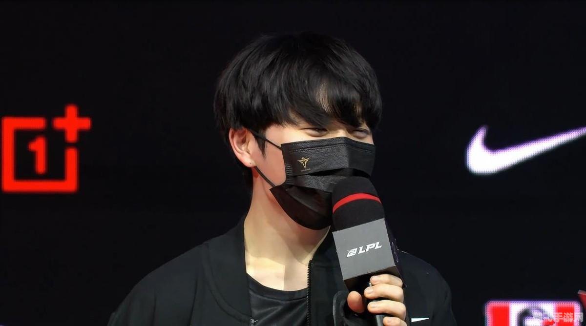 小虎签约WBG，手游新篇章开启，玩转攻略大揭秘！